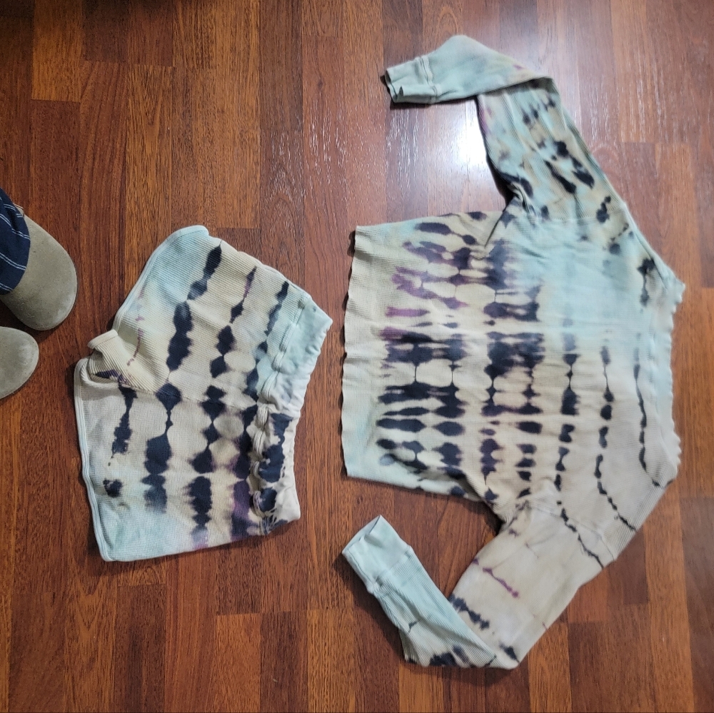 Rare Free People Revolve Daydreamer Tie-Dye Henley Top and Shorts Set Suze Xs - Picture 9 of 10